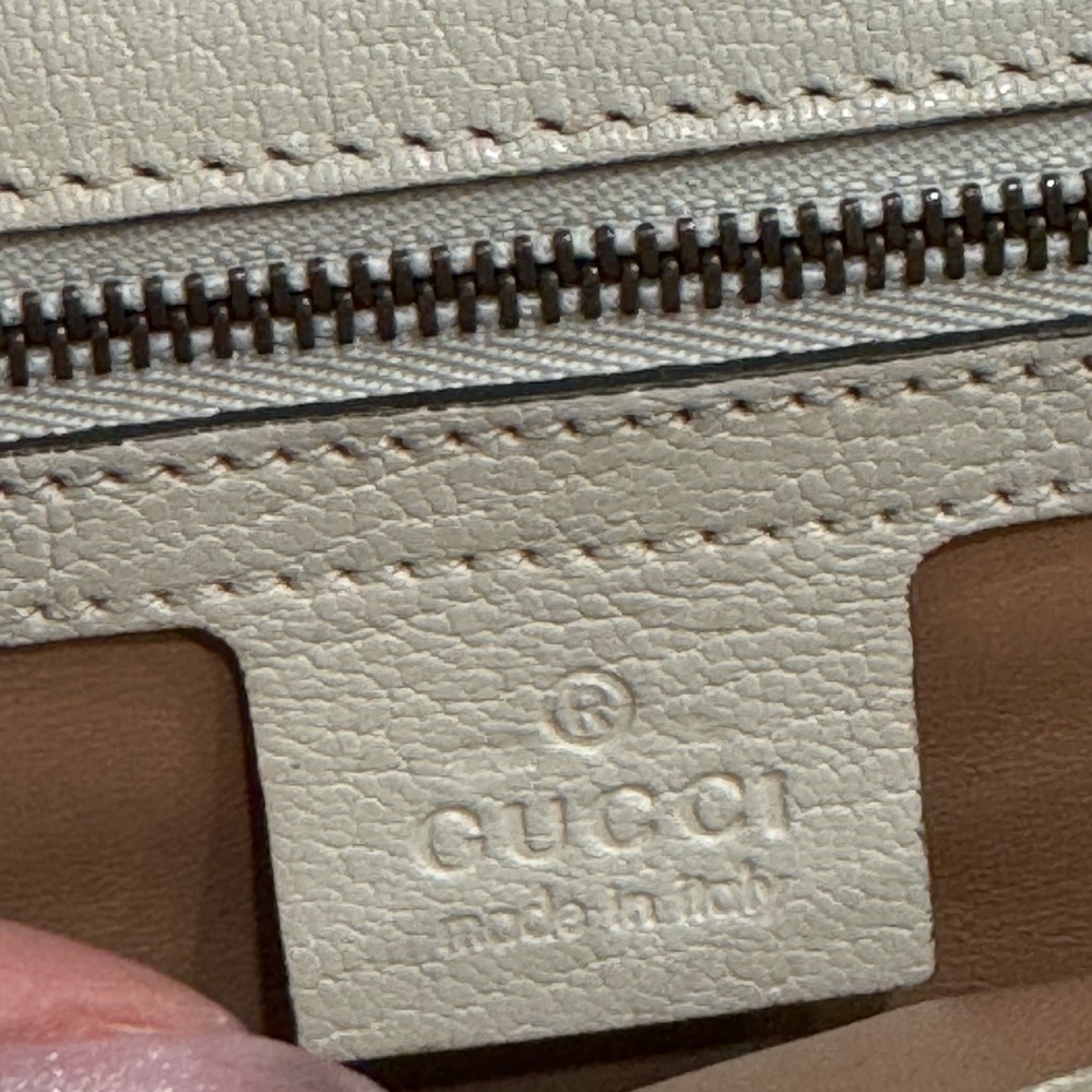 Gucci Chic Black Clutch with Gold Accents and Sleek Design - Picture 11 of 14